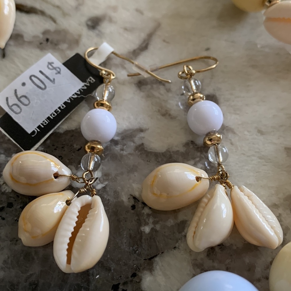 NWT Banana Republic gold tone yellow blue shell beaded Necklace & Earring set - Picture 4 of 4